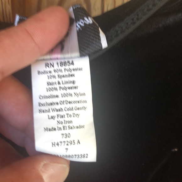 Girls Holiday Size 7 red and black rare edition dress - Picture 2 of 7